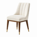 Bouclé-Polsterstuhl 52 × 62 × 88 cm in Creme mit braunem Holzgestell und goldfarbenen Fußkappen